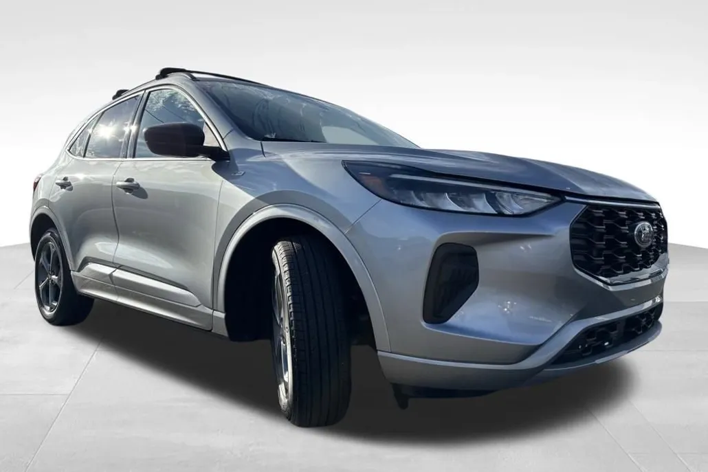 2024 Ford Escape ST-Line photo 1