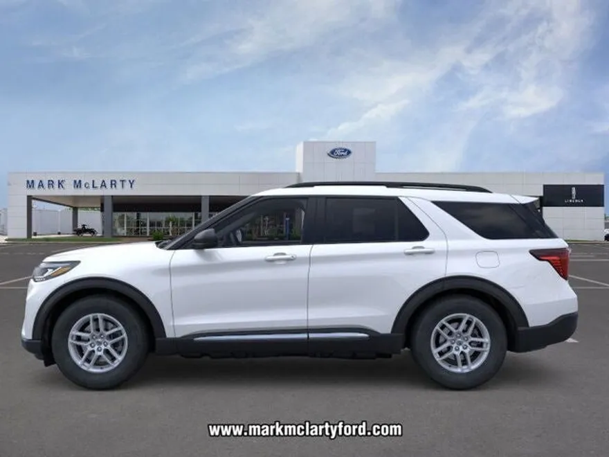 2025 Ford Explorer photo 1