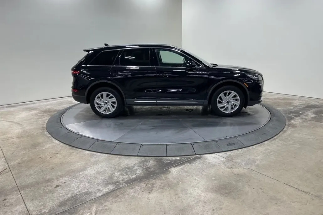2021 Lincoln Corsair Standard photo 1