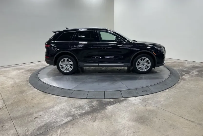 2021 Lincoln Corsair Standard photo 1
