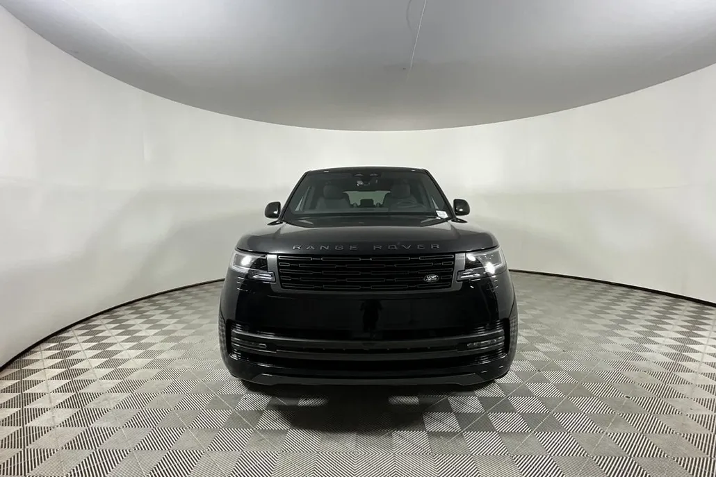 2025 Land Rover Range Rover SE photo 1