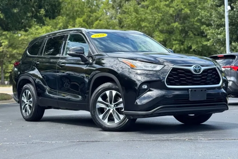 2020 Toyota Highlander XLE photo 1