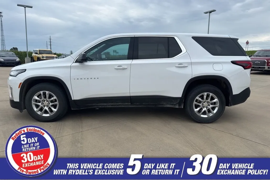 2023 Chevrolet Traverse LS photo 1