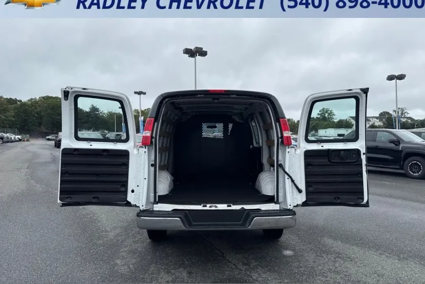 2023 Gmc Savana 2500 Cargo photo 1