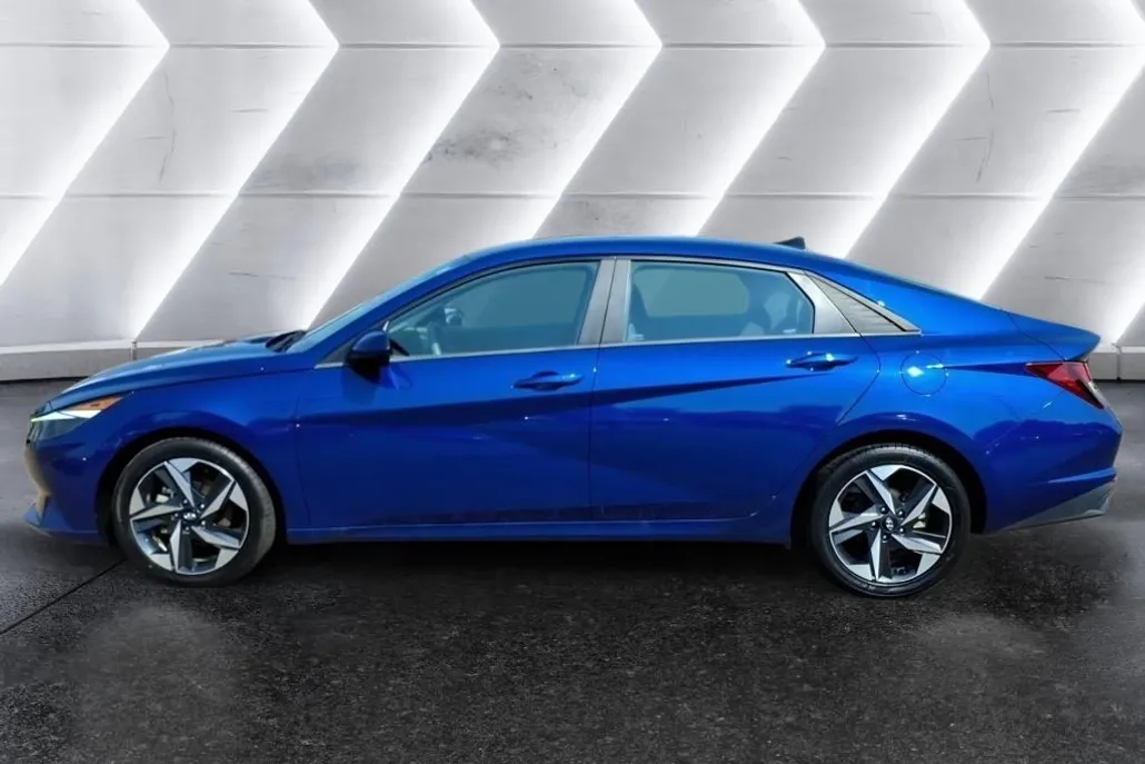 2023 Hyundai Elantra SEL Convenience photo 1