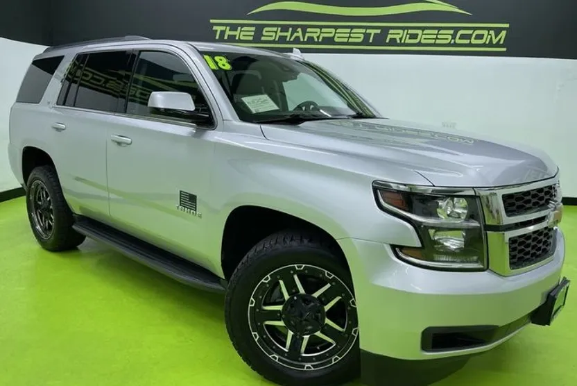2016 Chevrolet Suburban LT photo 1