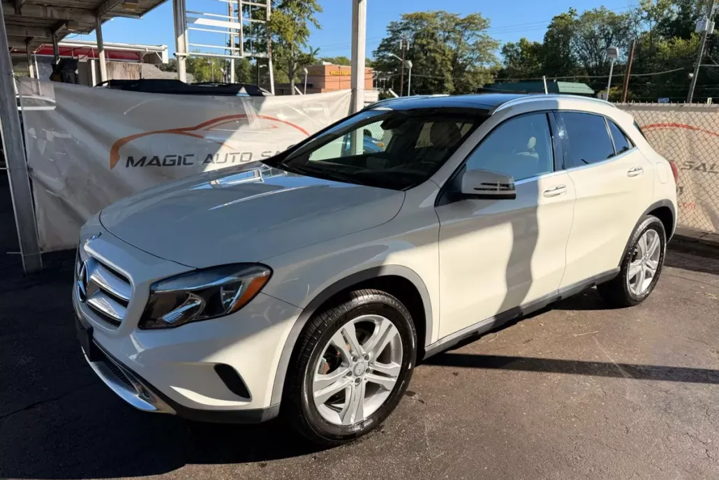2016 Mercedes Benz GLA 250 4MATIC photo 1