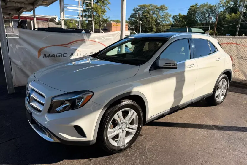 2016 Mercedes Benz GLA 250 4MATIC photo 1