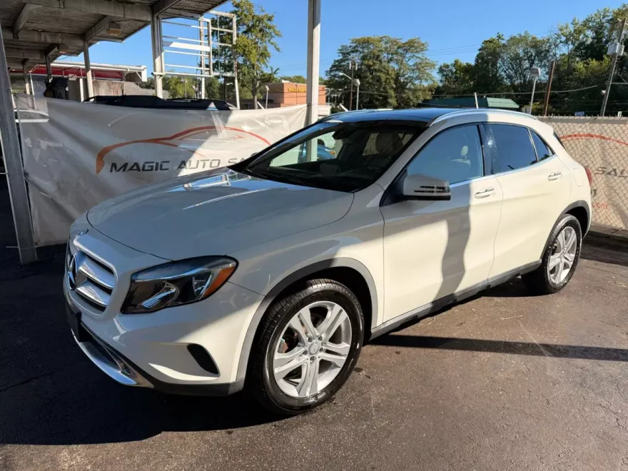2016 Mercedes Benz GLA 250 4MATIC photo 1