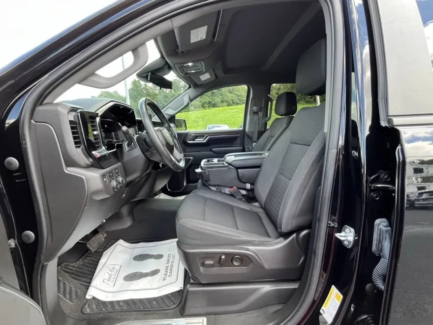 2023 Chevrolet Silverado 1500 LT photo 1