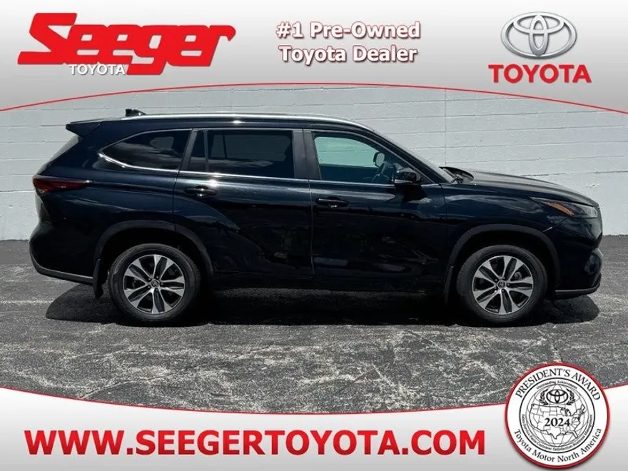 2024 Toyota Highlander XLE photo 1