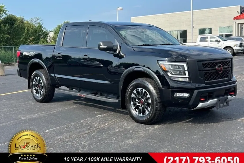 2024 Nissan Titan PRO-4X Crew Cab photo 1