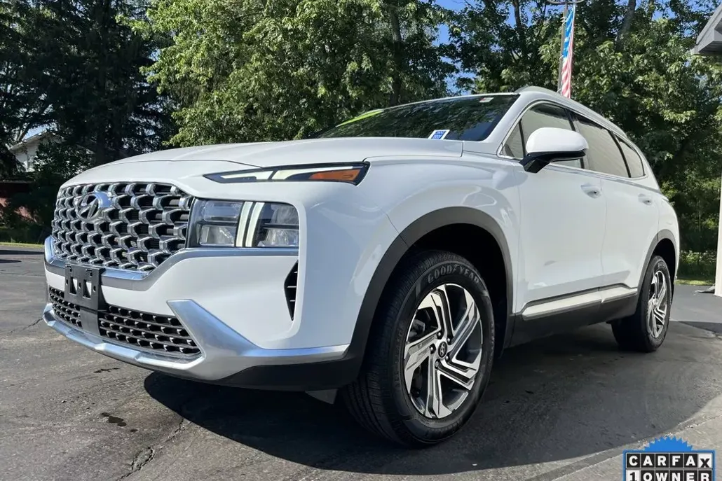 2022 Hyundai Santa Fe SEL photo 1