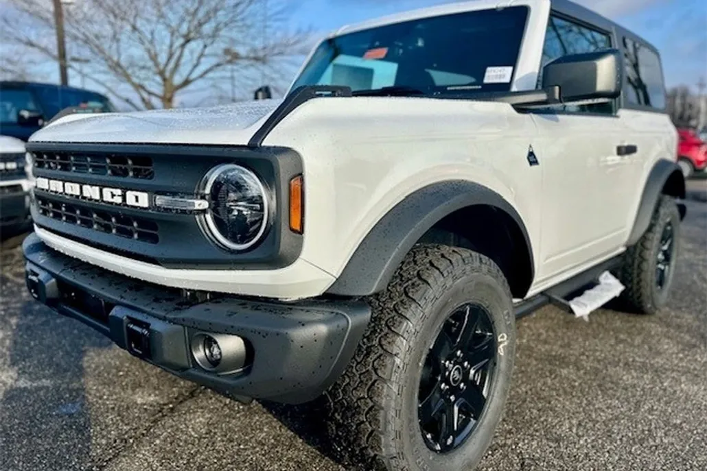2024 Ford Bronco Black Diamond photo 1