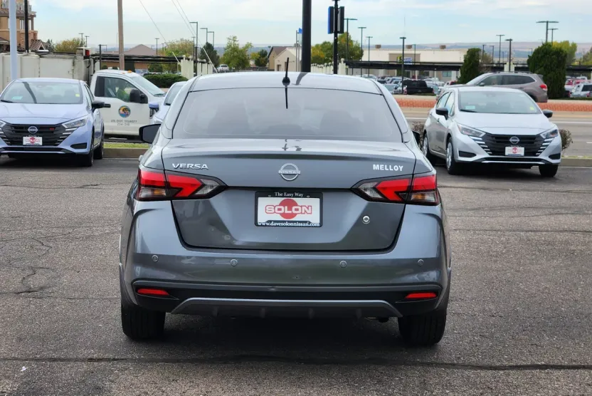 2024 Nissan Versa 1.6 S photo 1