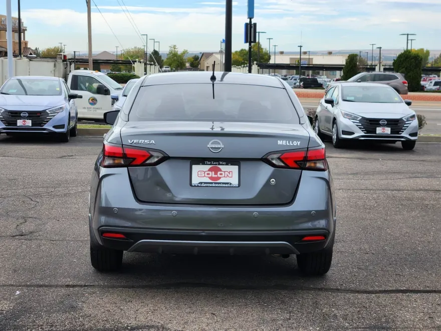 2024 Nissan Versa 1.6 S photo 1