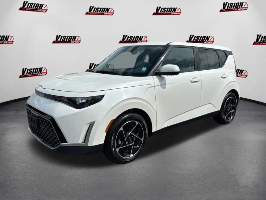 2023 Kia Soul EX photo 1