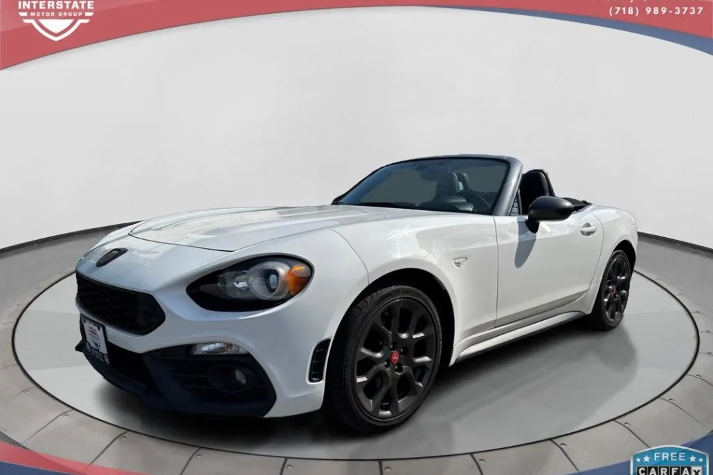 2017 Fiat 124 Spider Abarth photo 1