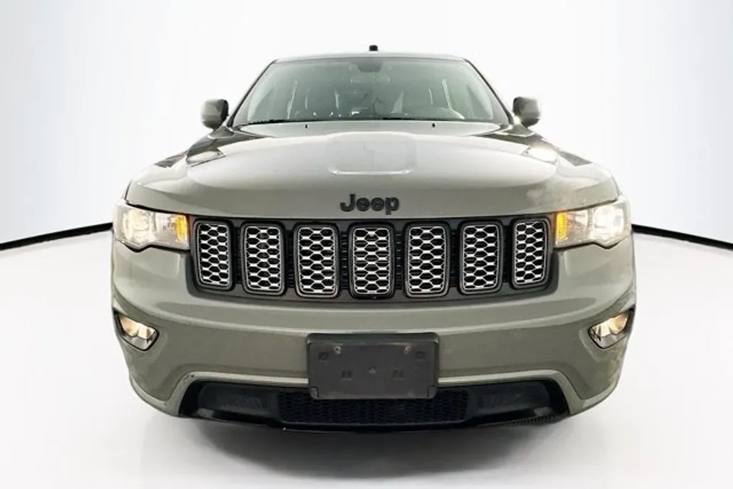 2021 Jeep Grand Cherokee Laredo X photo 1