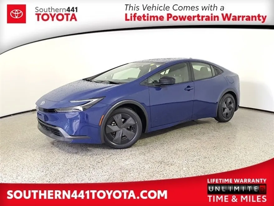 2023 Toyota Prius LE photo 1