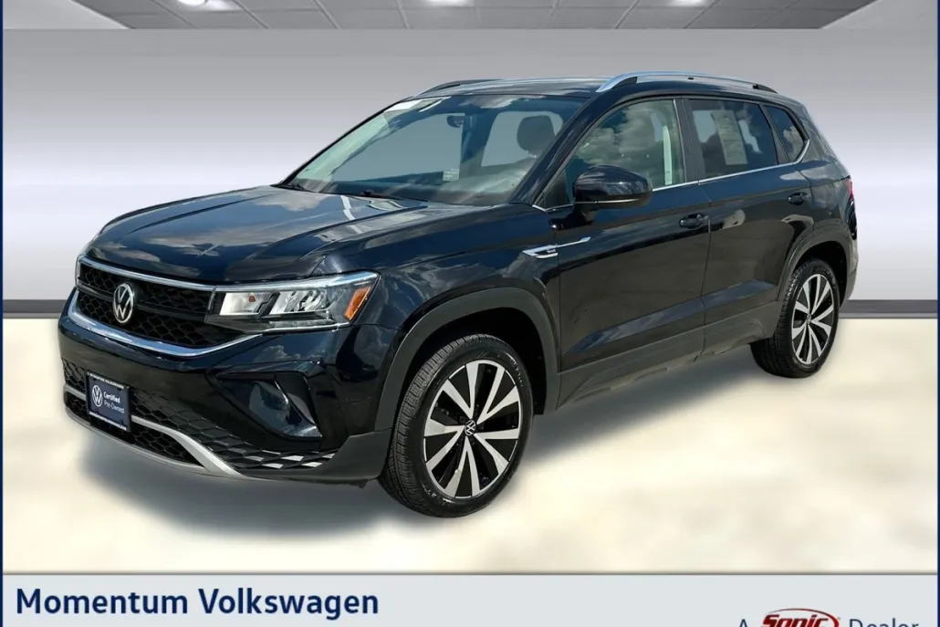 2022 Volkswagen Taos SE photo 1