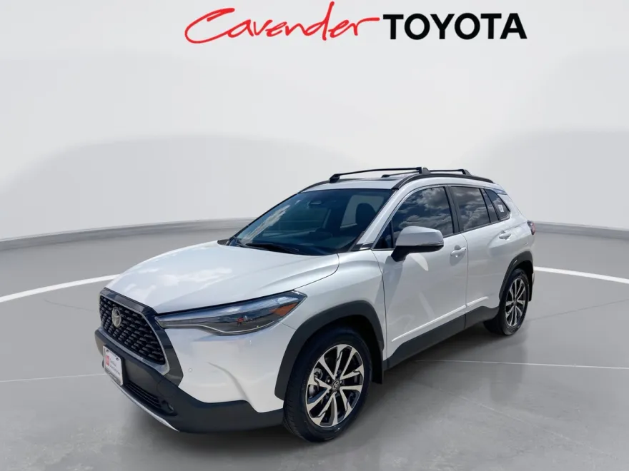 2023 Toyota Corolla Cross XLE photo 1