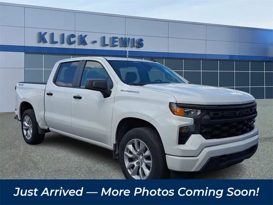 2023 Chevrolet Silverado 1500 Custom photo 1