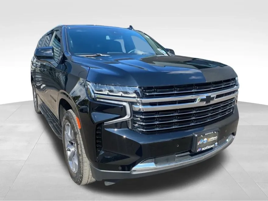 2023 Chevrolet Suburban LT photo 1