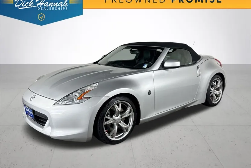 2011 Nissan 370Z Touring photo 1