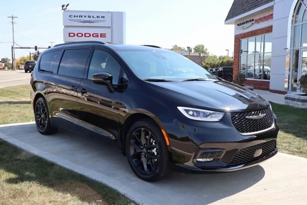 2026 Chrysler Pacifica Limited S Appearance photo 1