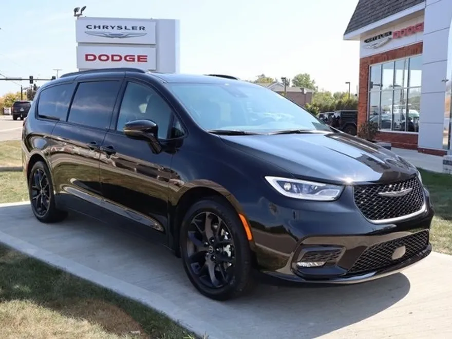2026 Chrysler Pacifica Limited S Appearance photo 1