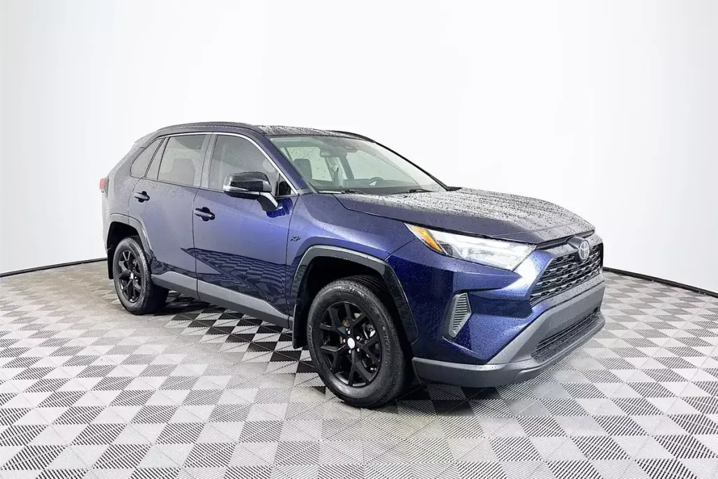 2023 Toyota RAV4 XLE photo 1