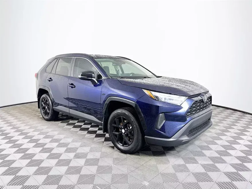 2023 Toyota RAV4 XLE photo 1