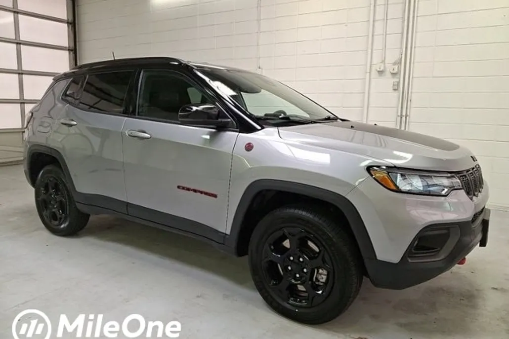 2024 Jeep Compass Trailhawk photo 1