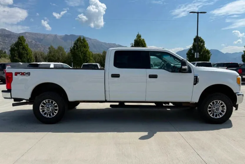 2017 Ford F-350 XLT photo 1