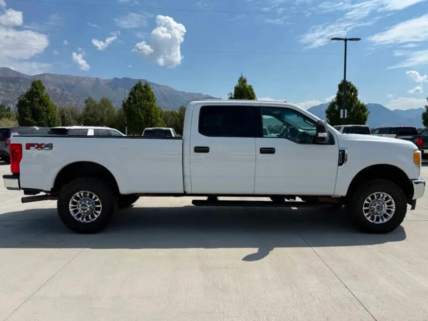 2017 Ford F-350 XLT photo 1