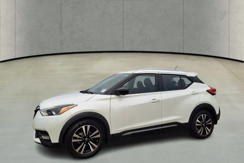 2020 Nissan Kicks SR photo 1