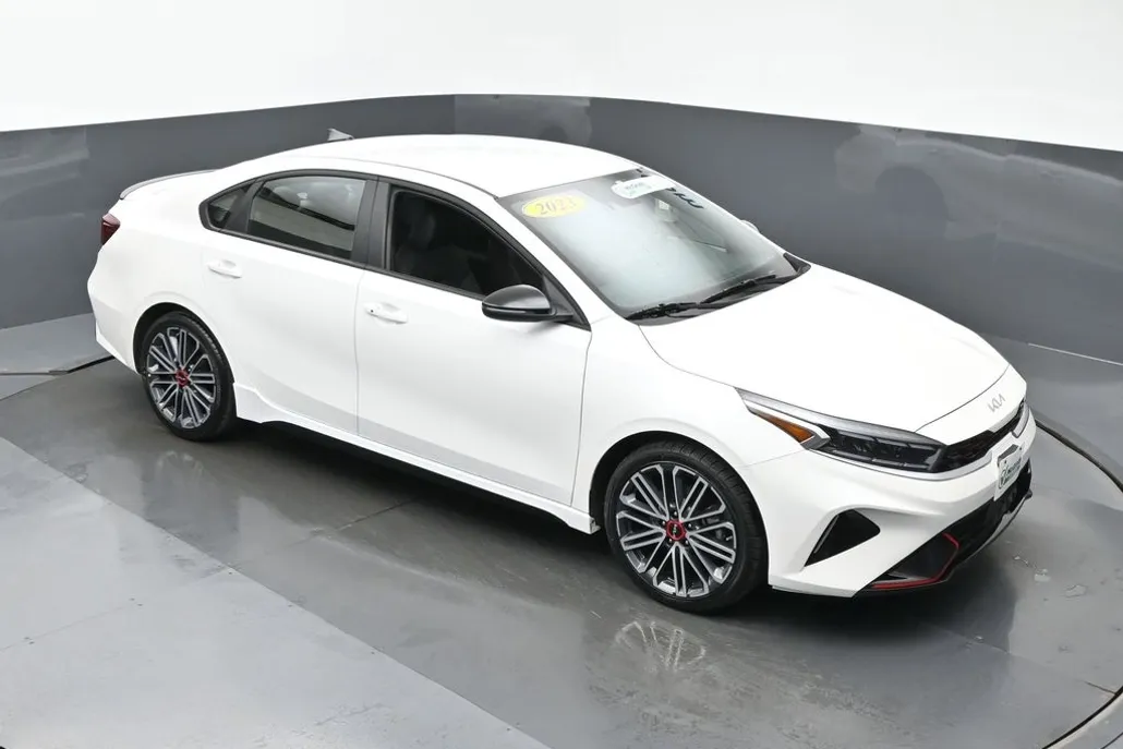 2023 Kia Forte GT photo 1