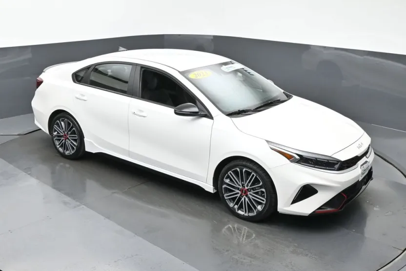 2023 Kia Forte GT photo 1