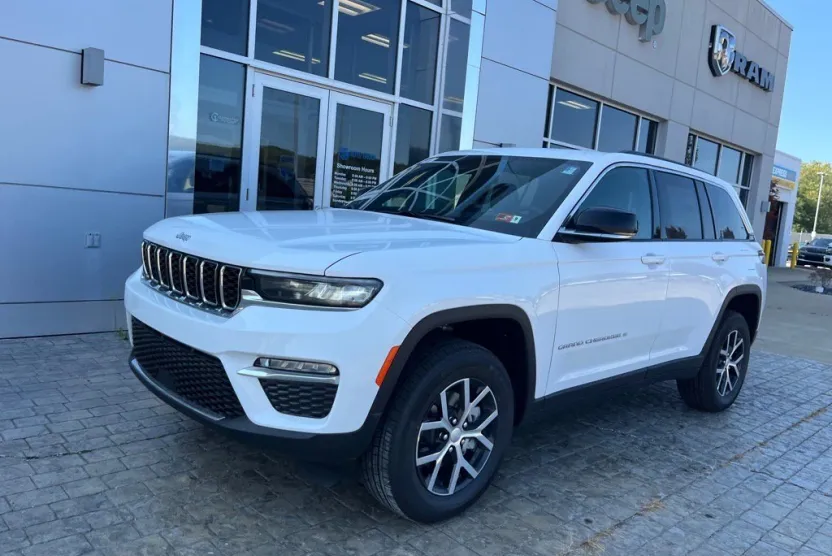 2025 Jeep Grand Cherokee Limited photo 1
