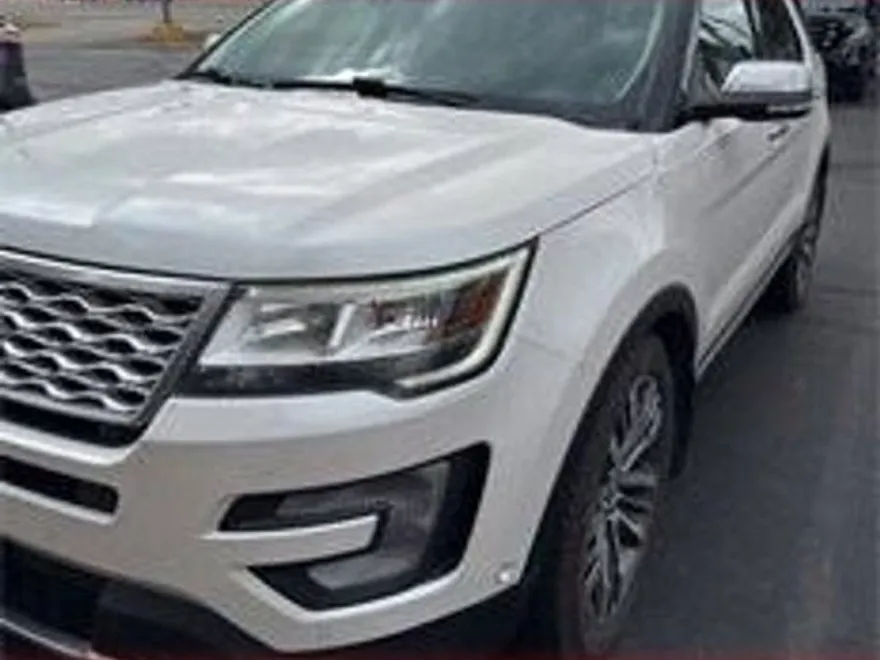 2017 Ford Explorer Platinum photo 1