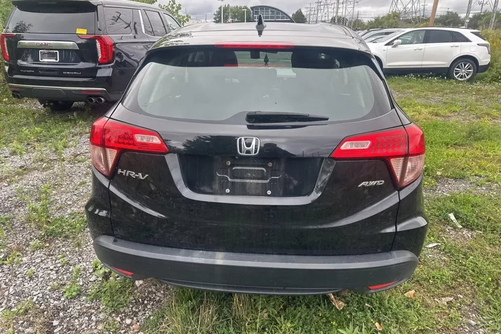 2017 Honda HR-V LX photo 1
