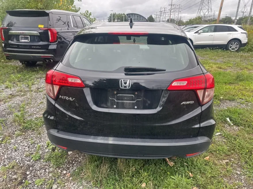 2017 Honda HR-V LX photo 1