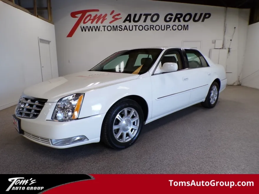 2011 Cadillac DTS Base photo 1