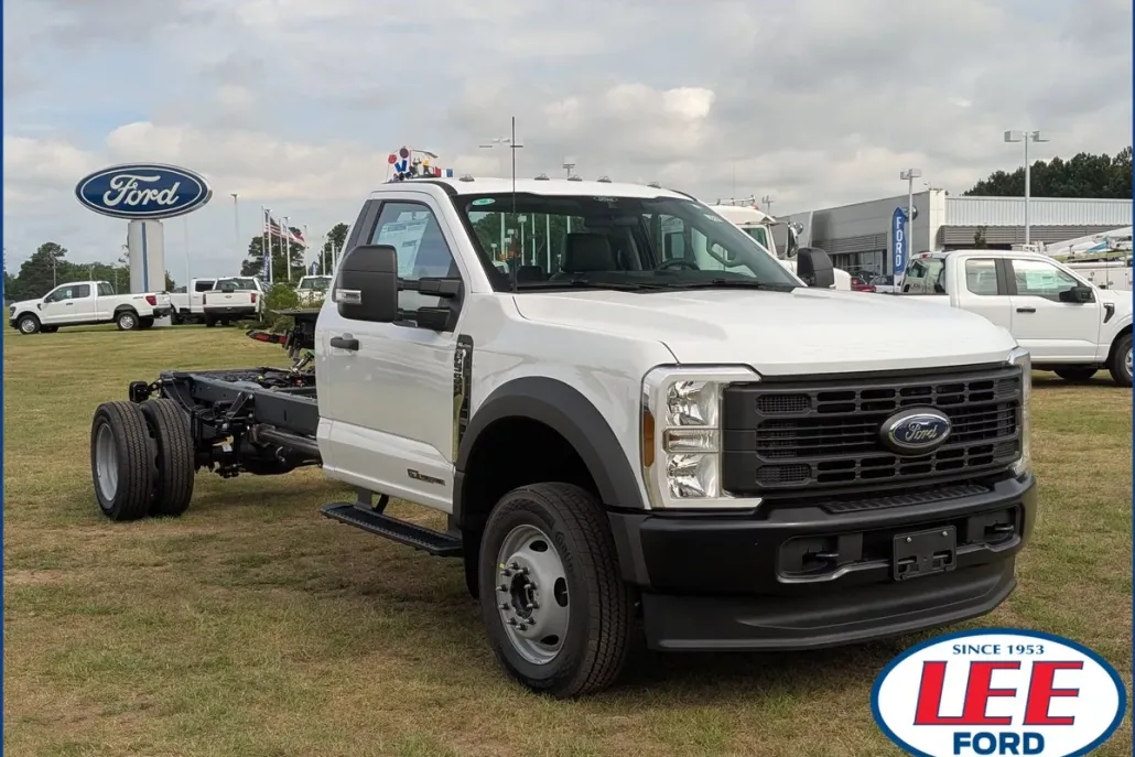 2025 Ford F-550 photo 1
