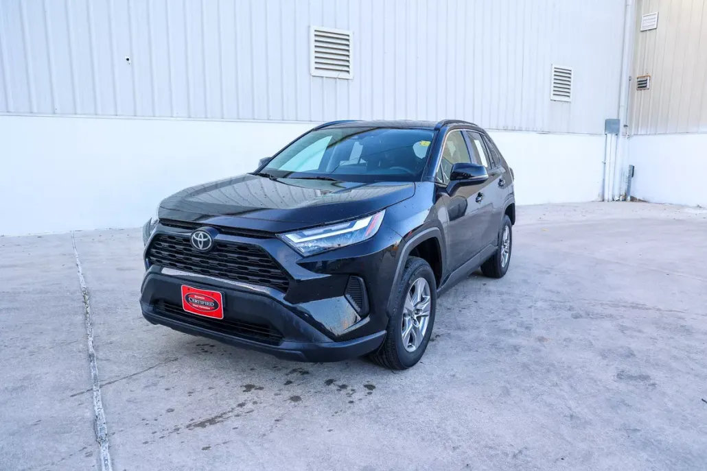 2024 Toyota RAV4 XLE photo 1