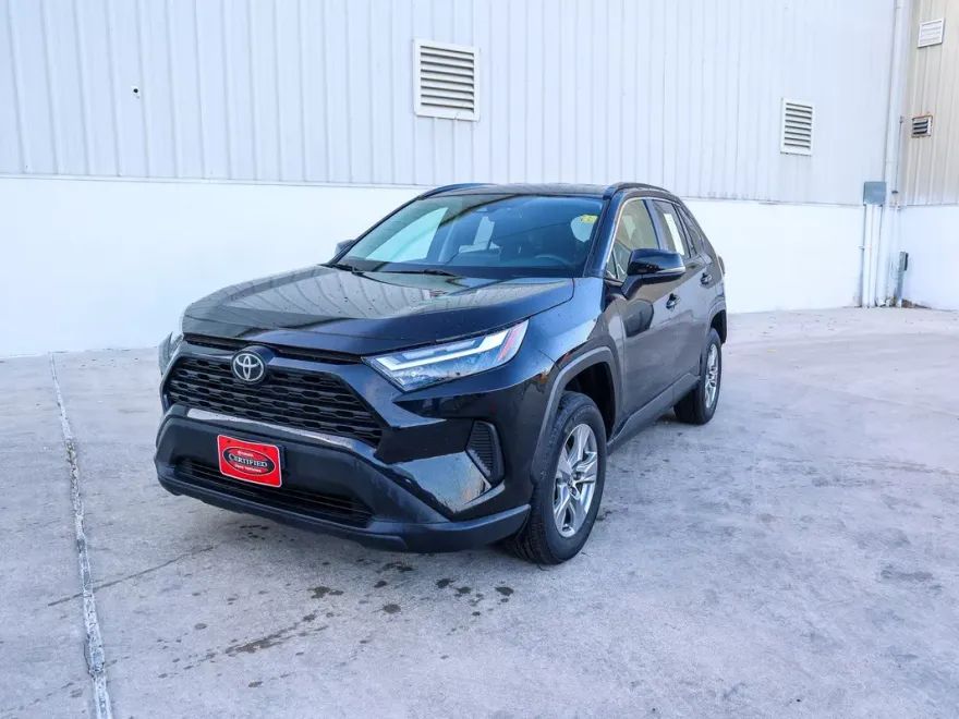 2024 Toyota RAV4 XLE photo 1