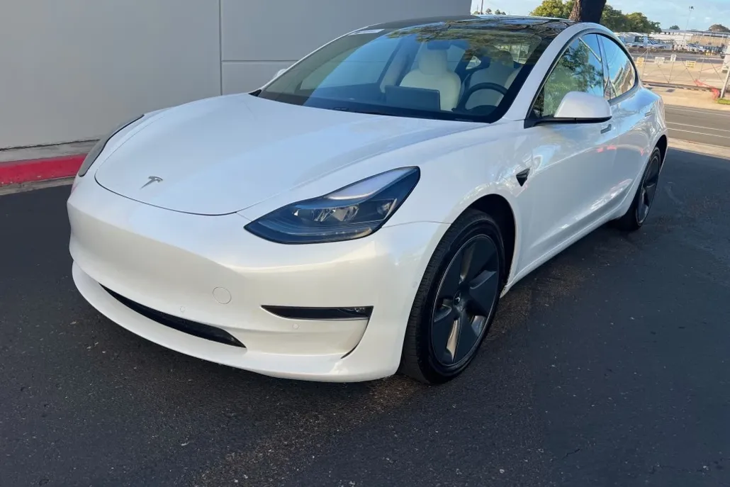 2020 Tesla Model 3 Long Range photo 1