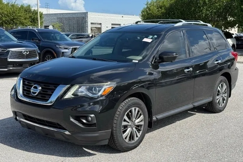 2018 Nissan Pathfinder SL photo 1