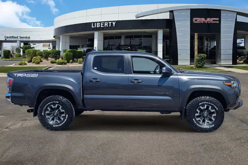 2022 Toyota Tacoma TRD Off-Road photo 1
